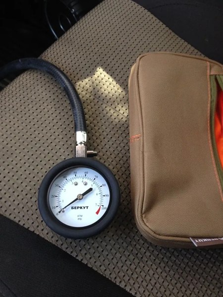 Манометр шинный Беркут TG-73