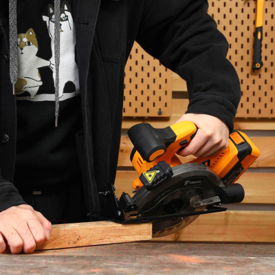 Дисковая пила Deko DKCS20 / 063-4024