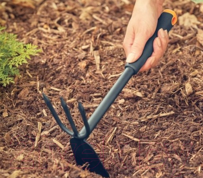 Мотыга Fiskars Ergo 1027030