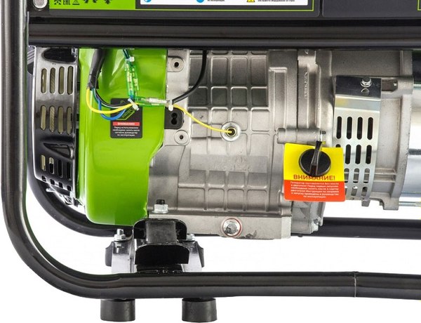 Бензиновый генератор СибрТех БС-8000 (94547)