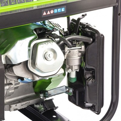 Бензиновый генератор СибрТех БС-6500Э (94548)