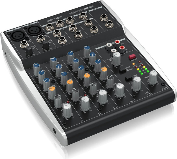 Микшерный пульт Behringer Xenyx 802S