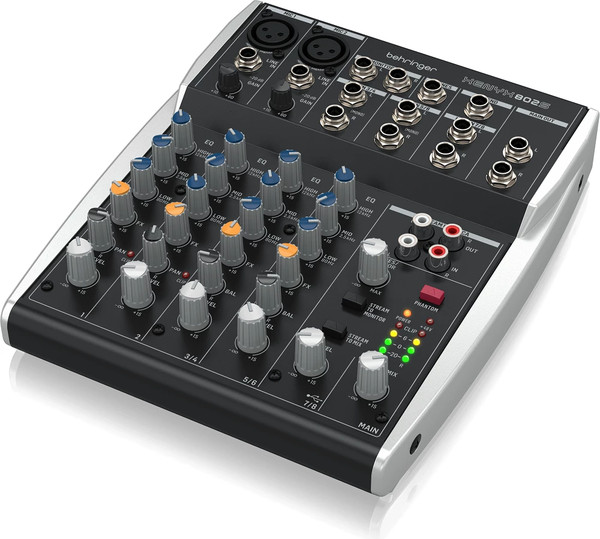 Микшерный пульт Behringer Xenyx 802S