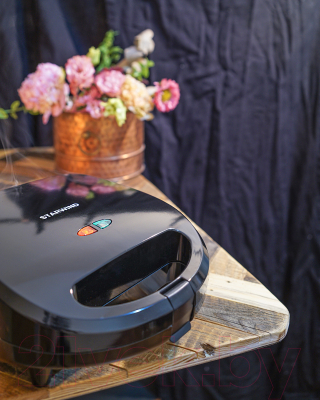 Мультипекарь StarWind SSM2301 (черный)