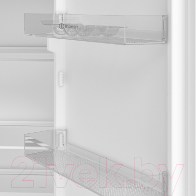 Встраиваемый холодильник Indesit IBH 20