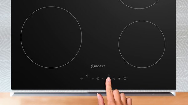 Электрическая варочная панель Indesit IRT 160 B