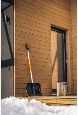 Лопата для уборки снега Fiskars 1057178