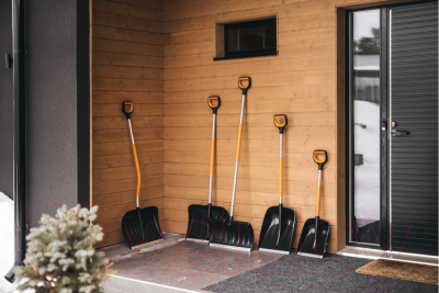 Лопата для уборки снега Fiskars 1057178