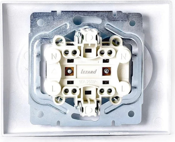 Розетка Lezard Karina 707-4300-128B