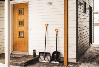 Лопата для уборки снега Fiskars 1052526