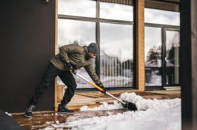 Лопата для уборки снега Fiskars 1057179