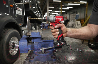 Аккумуляторная дрель-шуруповерт Milwaukee M12 FDD2-202X / 4933479873