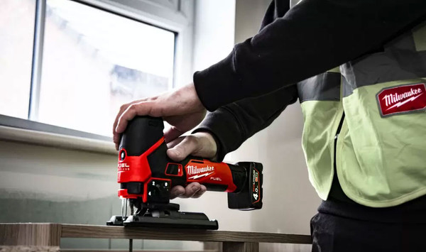 Электролобзик Milwaukee M12 FJS-422X / 4933493348