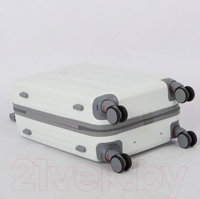 Чемодан на колесах Grott 340-614/5-22WGR