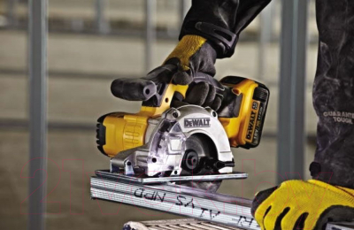 Профессиональная дисковая пила DeWalt DCS373NT