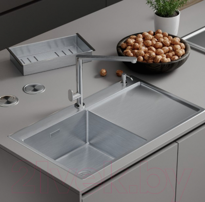 Мойка кухонная Roxen Vespa 560230-70L с коландером и дозатором (сатин)