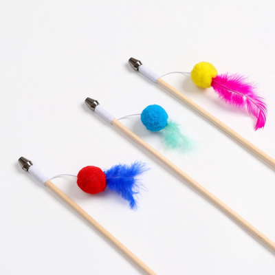 Игрушка для кошек Пижон Мячик с перьями