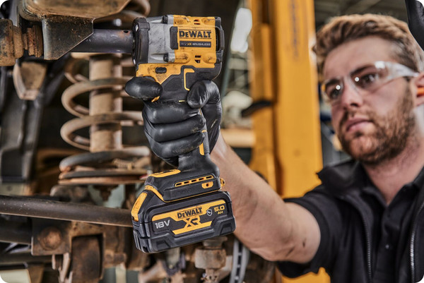 Профессиональный гайковерт DeWalt DCF921P2G
