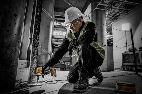 Профессиональный гайковерт DeWalt DCF921P2G