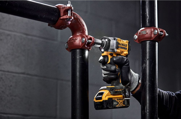 Профессиональный гайковерт DeWalt DCF921P2G