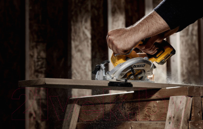 Профессиональная дисковая пила DeWalt DCS512N