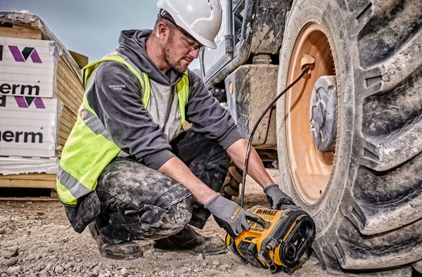 Автомобильный компрессор DeWalt DCC018N