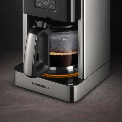 Капельная кофеварка Redmond CM704 (черный)