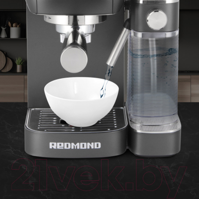 Кофеварка эспрессо Redmond CM702 (черный/хром)