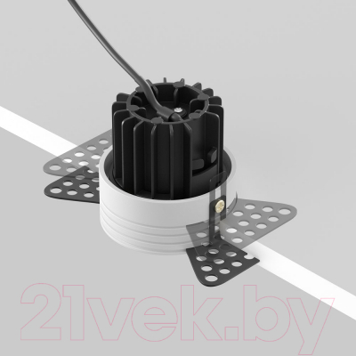 Точечный светильник Maytoni Round DL058-7W4K-TRS-B