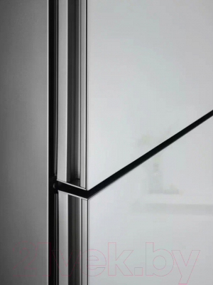 Холодильник с морозильником Electrolux LNT7ME36G2