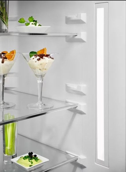 Холодильник с морозильником Electrolux LNT7ME36X3