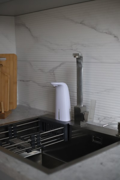 Сенсорный дозатор для жидкого мыла Saniteco TBD04254728