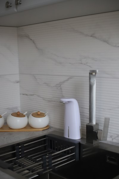 Сенсорный дозатор для жидкого мыла Saniteco TBD04254728