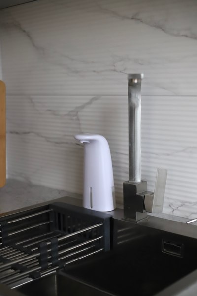 Сенсорный дозатор для жидкого мыла Saniteco TBD04254728