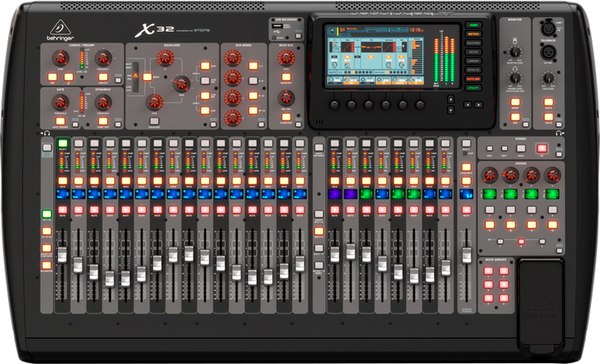 Микшерный пульт Behringer X32 - фото