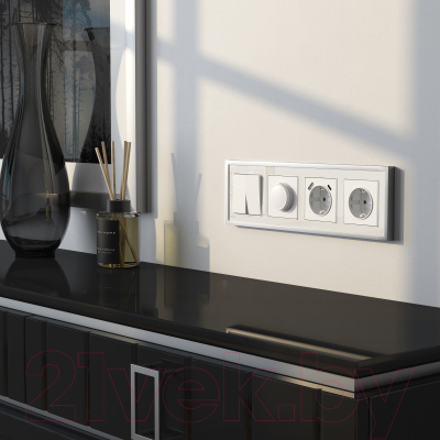 Рамка для выключателей и розеток Werkel Baguette W0042850