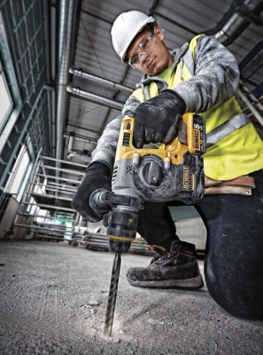 Профессиональный перфоратор DeWalt DCH273P2