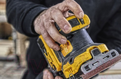 Профессиональная виброшлифмашина DeWalt DCW200NT