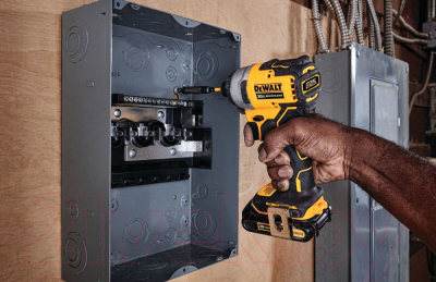 Профессиональный шуруповерт DeWalt DCF809NT