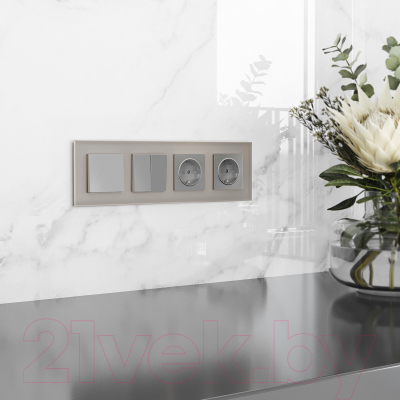 Рамка для выключателей и розеток Werkel Senso W0043117