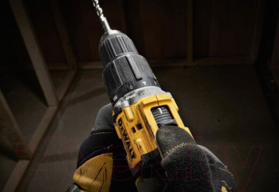 Профессиональная дрель-шуруповерт DeWalt DCD100YM2T