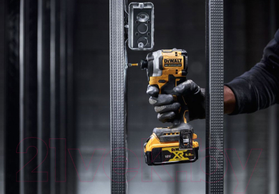 Профессиональный шуруповерт DeWalt DCF850P2T+DWST1-70703