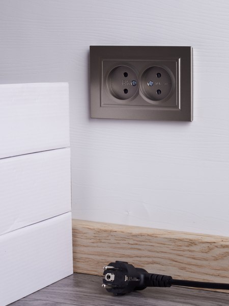 Розетка IEK Brite BR-R23-10-K37-F