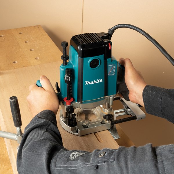 Профессиональный фрезер Makita RP2302FC02