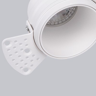 Точечный светильник FAVOURITE 4526-1C