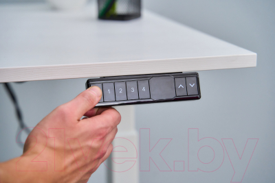 Письменный стол WellDesk WDЕ Uplift 139.5x80x2.8