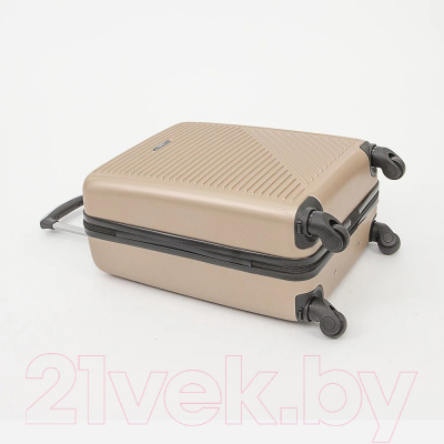 Чемодан на колесах Grott 340-619/3-20GLD