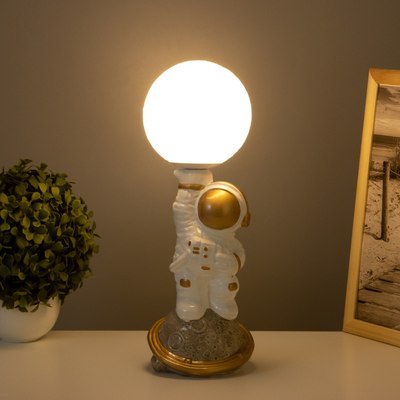 Прикроватная лампа Risalux Космонавт с луной 10429299