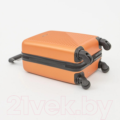 Чемодан на колесах Grott 340-619-18PNK