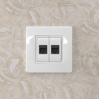 Розетка DKC Brava / 76654B